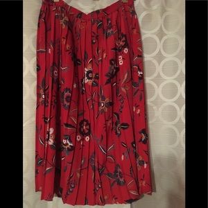 A Alfred Dunner red flower 🌹 pattern skirt